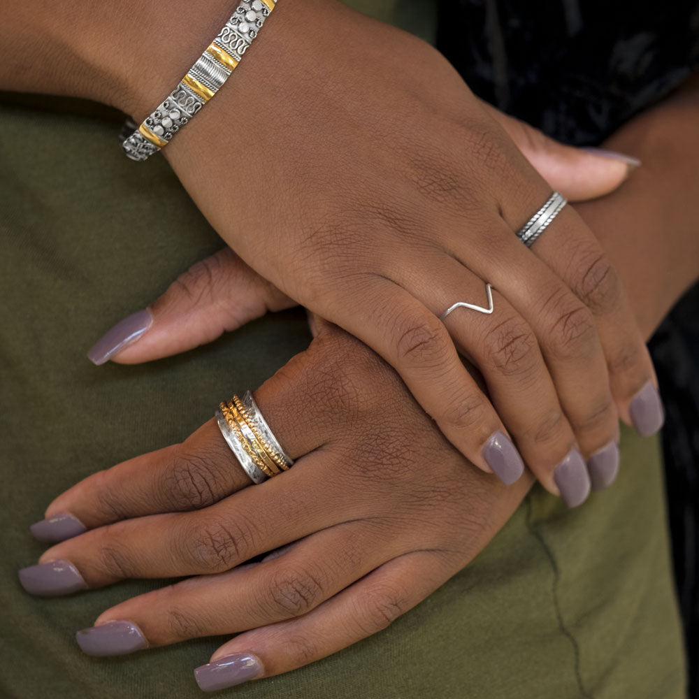 Oxidized Two Tone Multi-Band Spin Ring